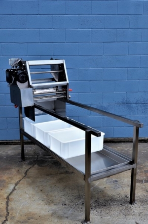 Uncapper  Stand with Draining Tray